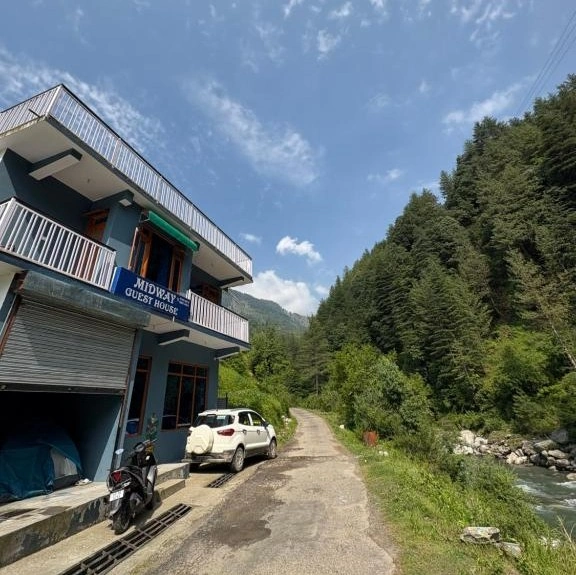 WHISPER Barot Guest House